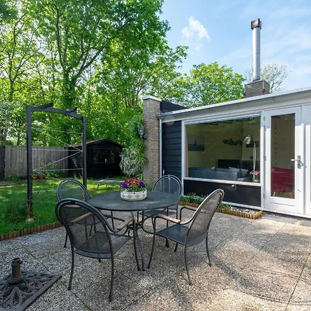 Holiday Bungalow With Garden Sint Maartensvlotbrug